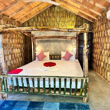 Swiss Kiss Beach Resort Uppuveli ภายนอก รูปภาพ