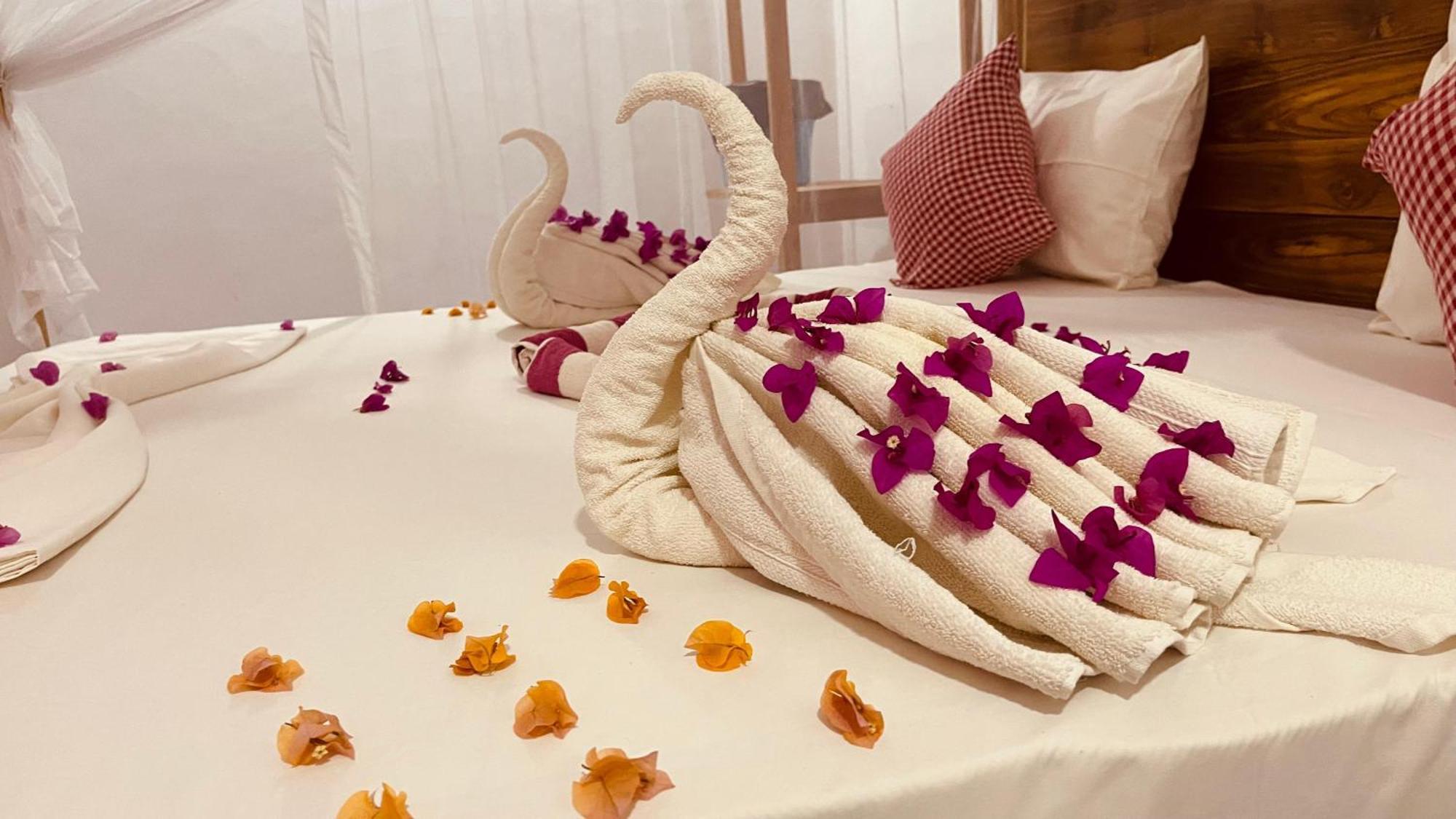Swiss Kiss Beach Resort Uppuveli ภายนอก รูปภาพ