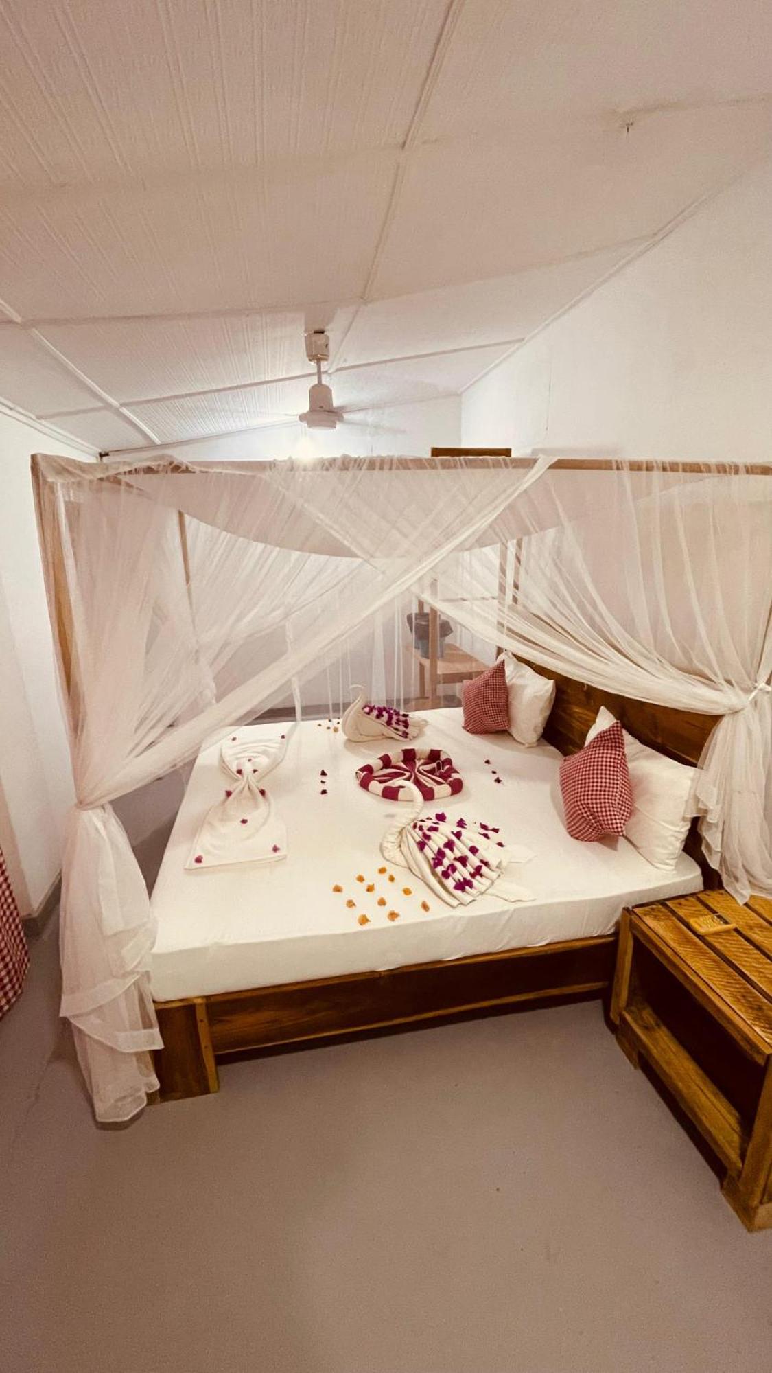 Swiss Kiss Beach Resort Uppuveli ภายนอก รูปภาพ