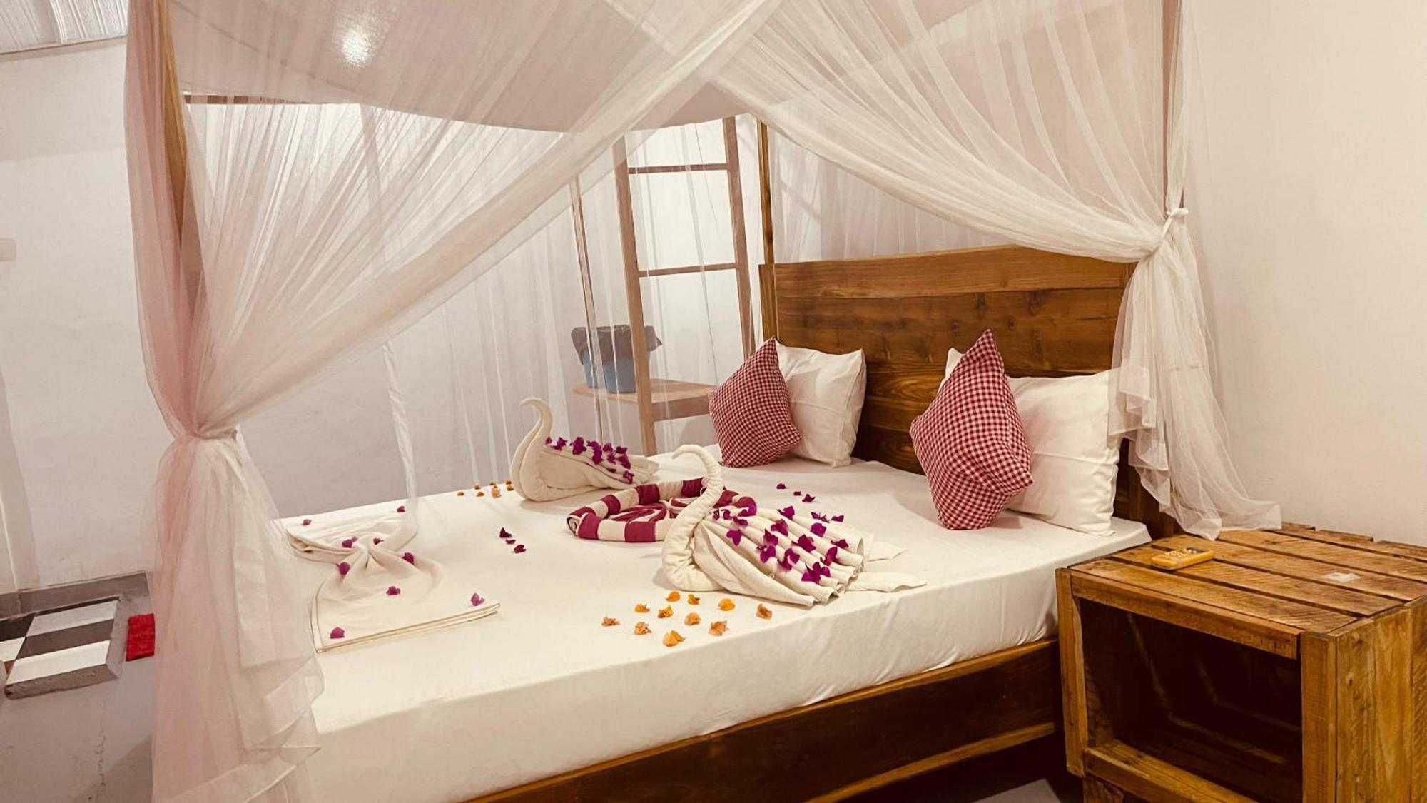 Swiss Kiss Beach Resort Uppuveli ภายนอก รูปภาพ
