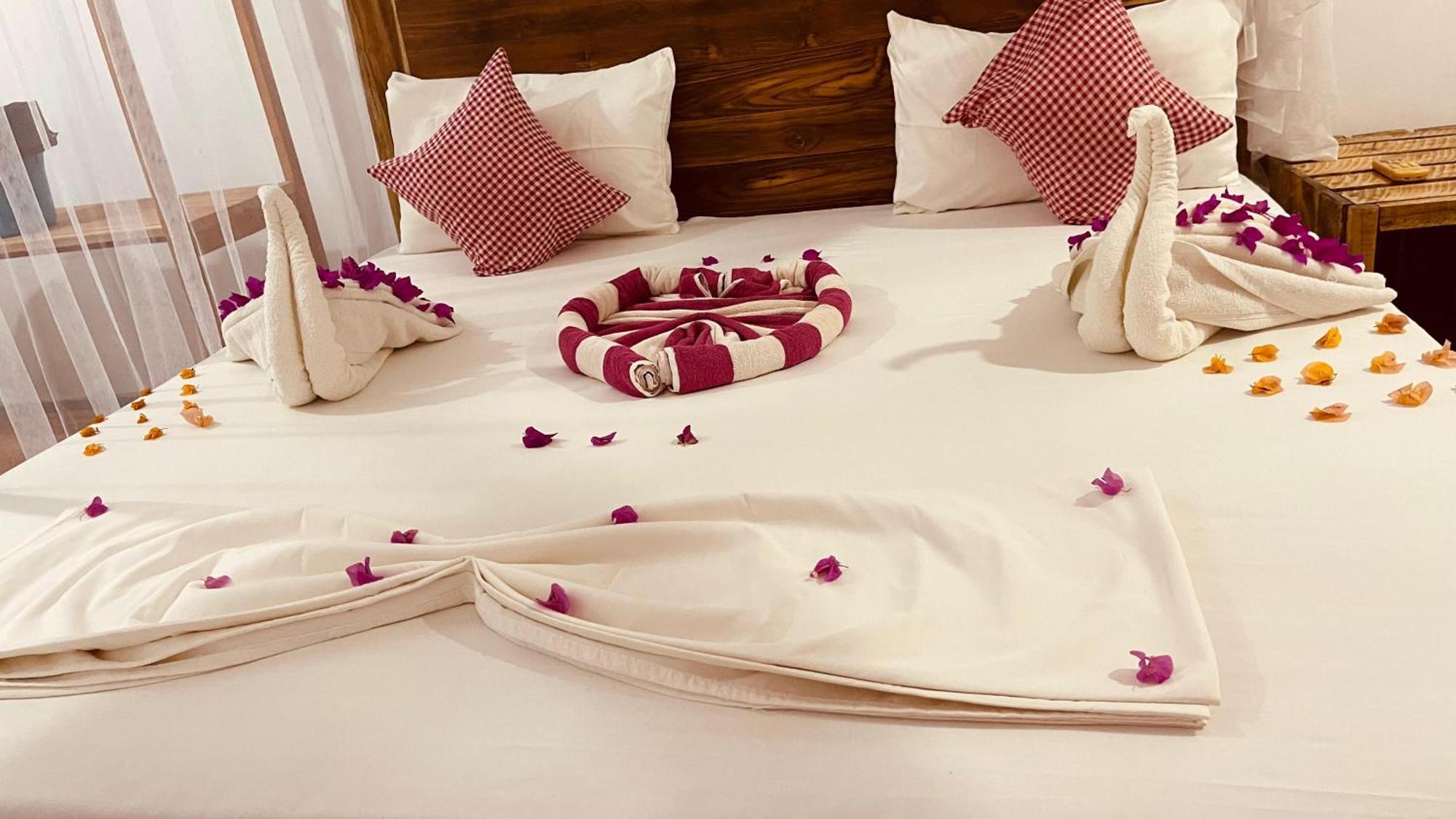 Swiss Kiss Beach Resort Uppuveli ภายนอก รูปภาพ