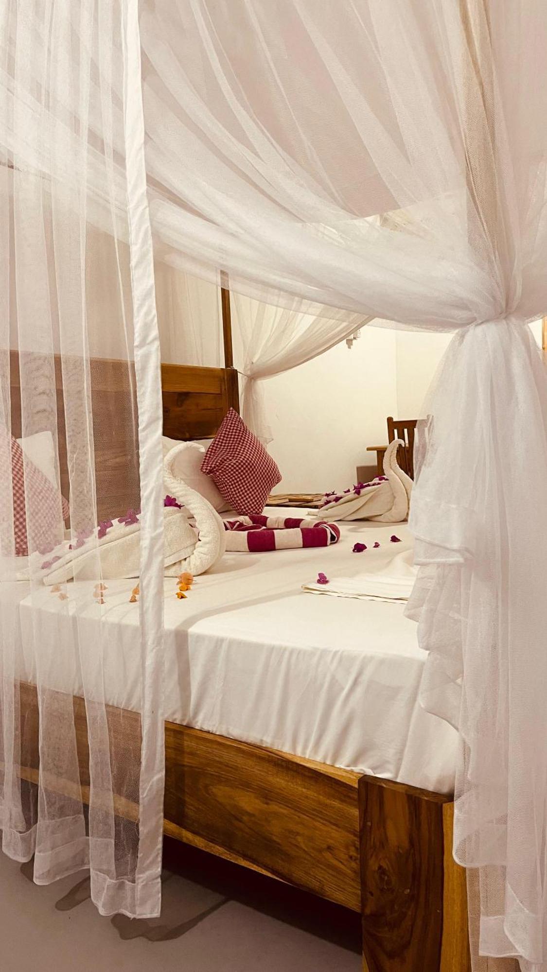 Swiss Kiss Beach Resort Uppuveli ภายนอก รูปภาพ