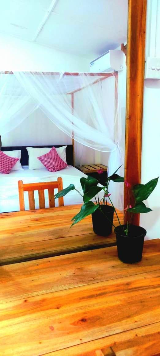 Swiss Kiss Beach Resort Uppuveli ภายนอก รูปภาพ