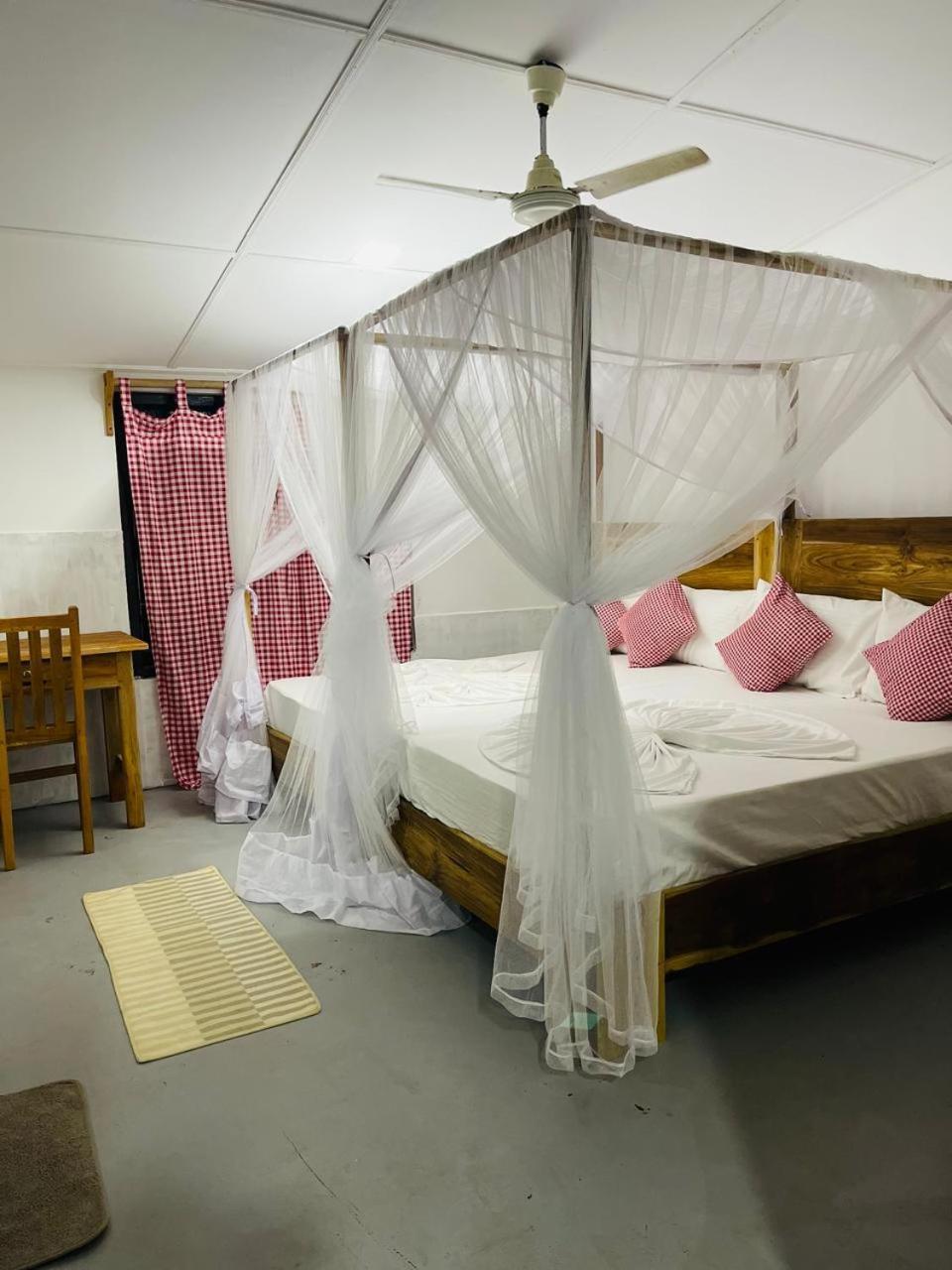 Swiss Kiss Beach Resort Uppuveli ภายนอก รูปภาพ