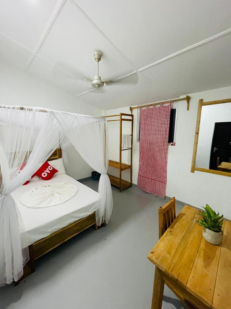 Swiss Kiss Beach Resort Uppuveli ภายนอก รูปภาพ