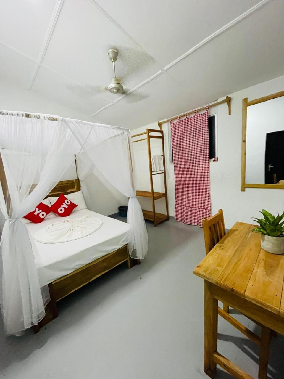 Swiss Kiss Beach Resort Uppuveli ภายนอก รูปภาพ