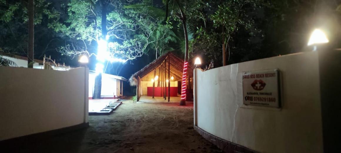 Swiss Kiss Beach Resort Uppuveli ภายนอก รูปภาพ