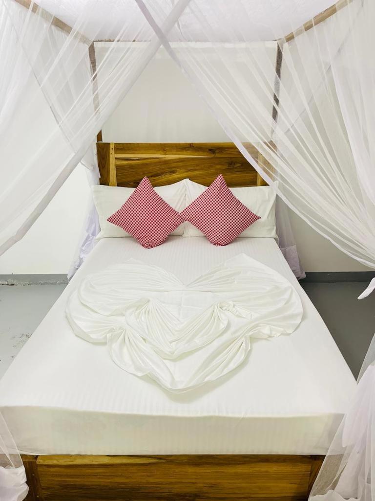 Swiss Kiss Beach Resort Uppuveli ภายนอก รูปภาพ