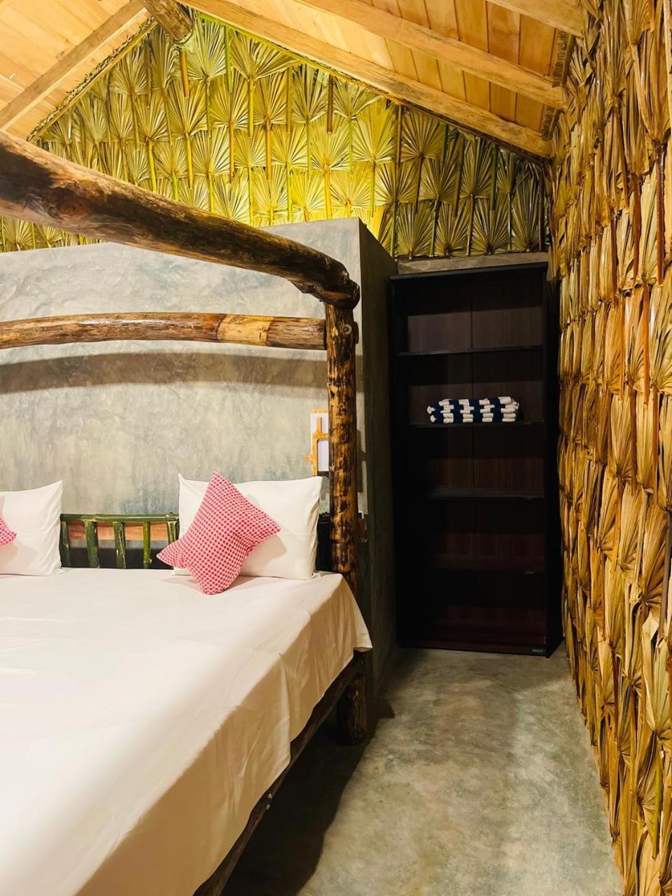 Swiss Kiss Beach Resort Uppuveli ภายนอก รูปภาพ