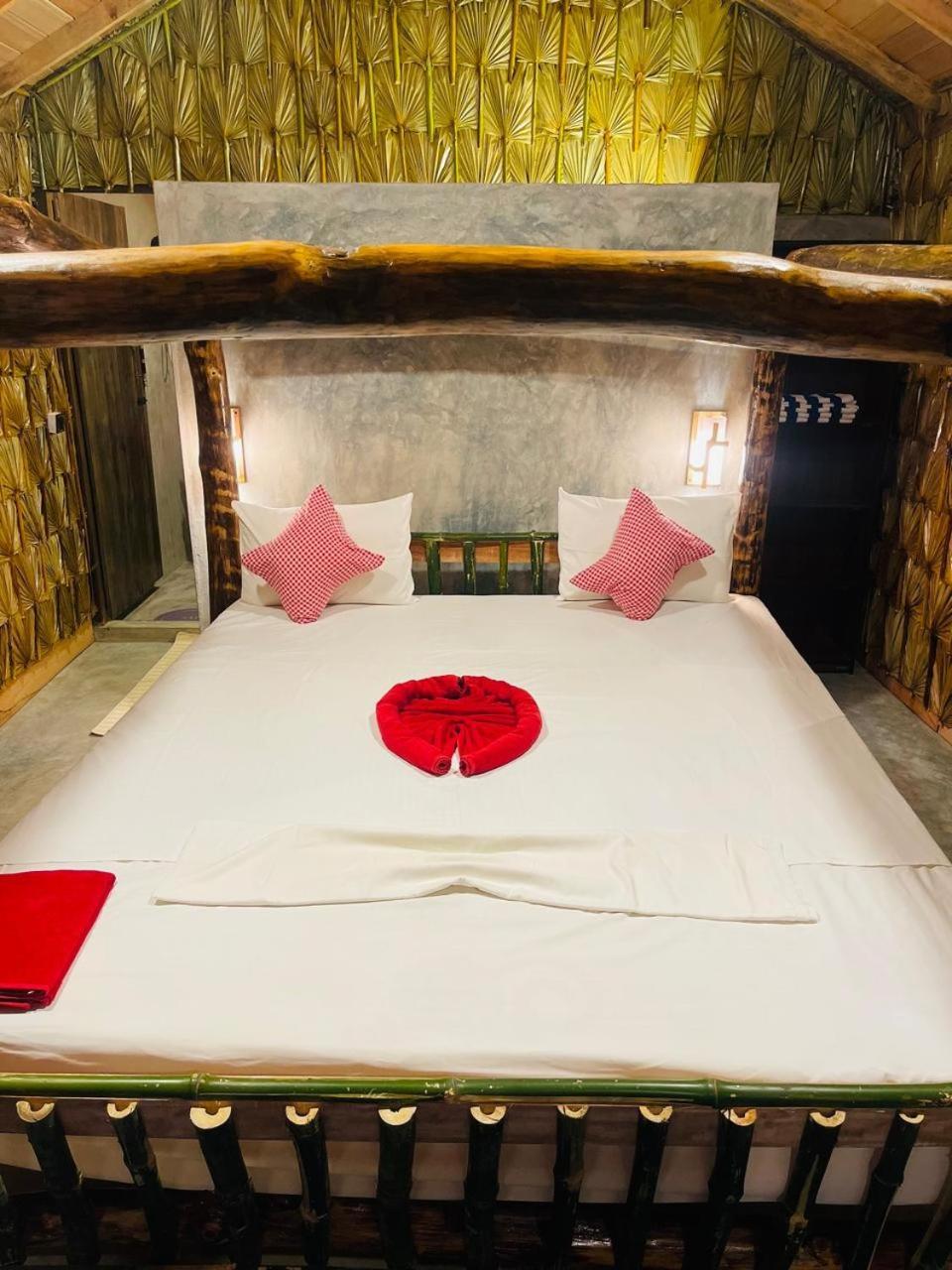 Swiss Kiss Beach Resort Uppuveli ภายนอก รูปภาพ
