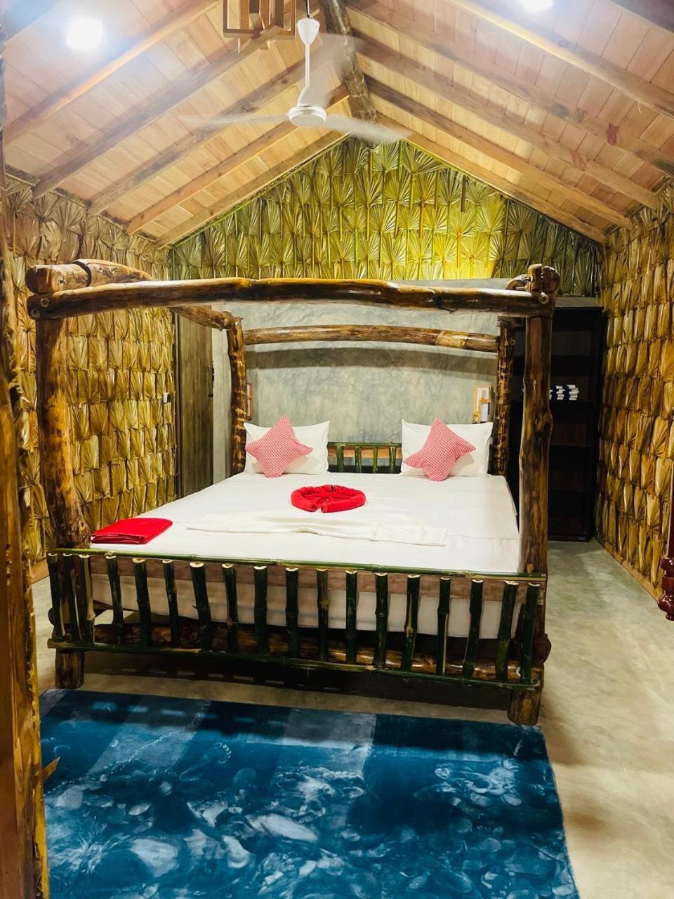 Swiss Kiss Beach Resort Uppuveli ภายนอก รูปภาพ