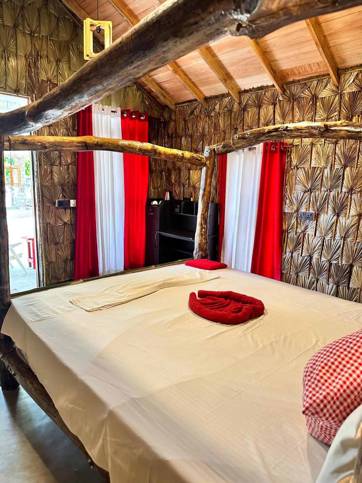 Swiss Kiss Beach Resort Uppuveli ภายนอก รูปภาพ